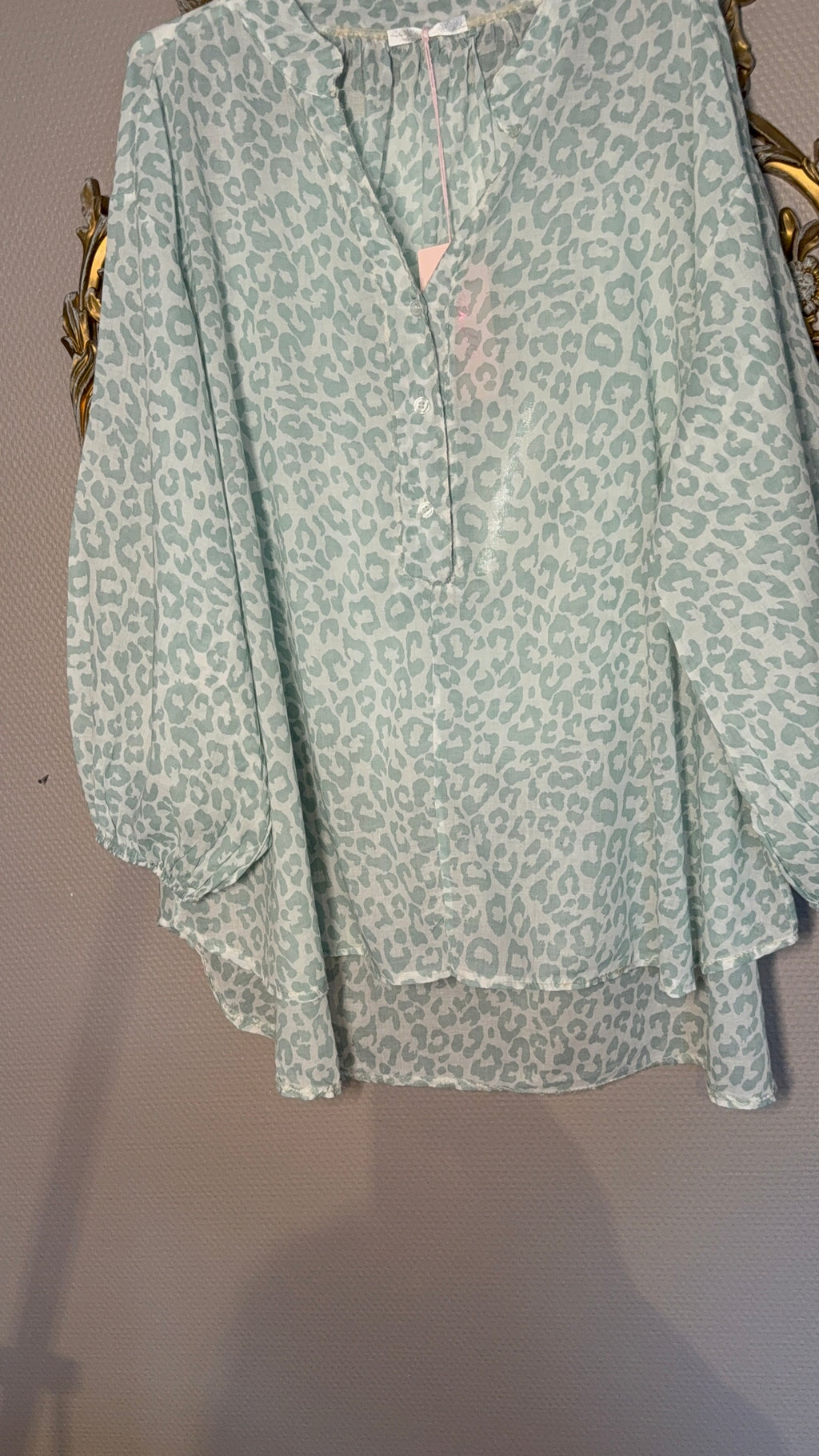 Leo Bluse – leicht feminin und ein echter Hingucker
