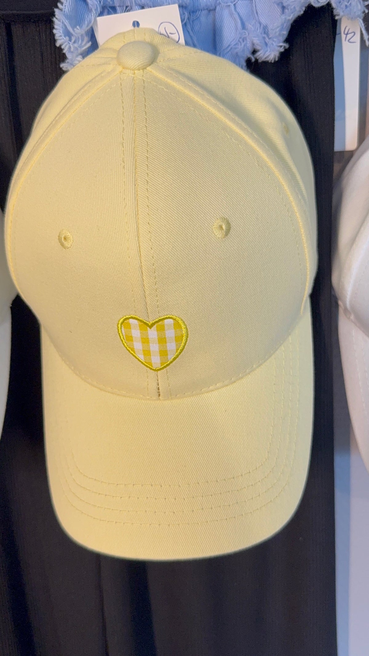 Cap mit Herz, Detail, lässig, feminin und perfekt für jeden Tag