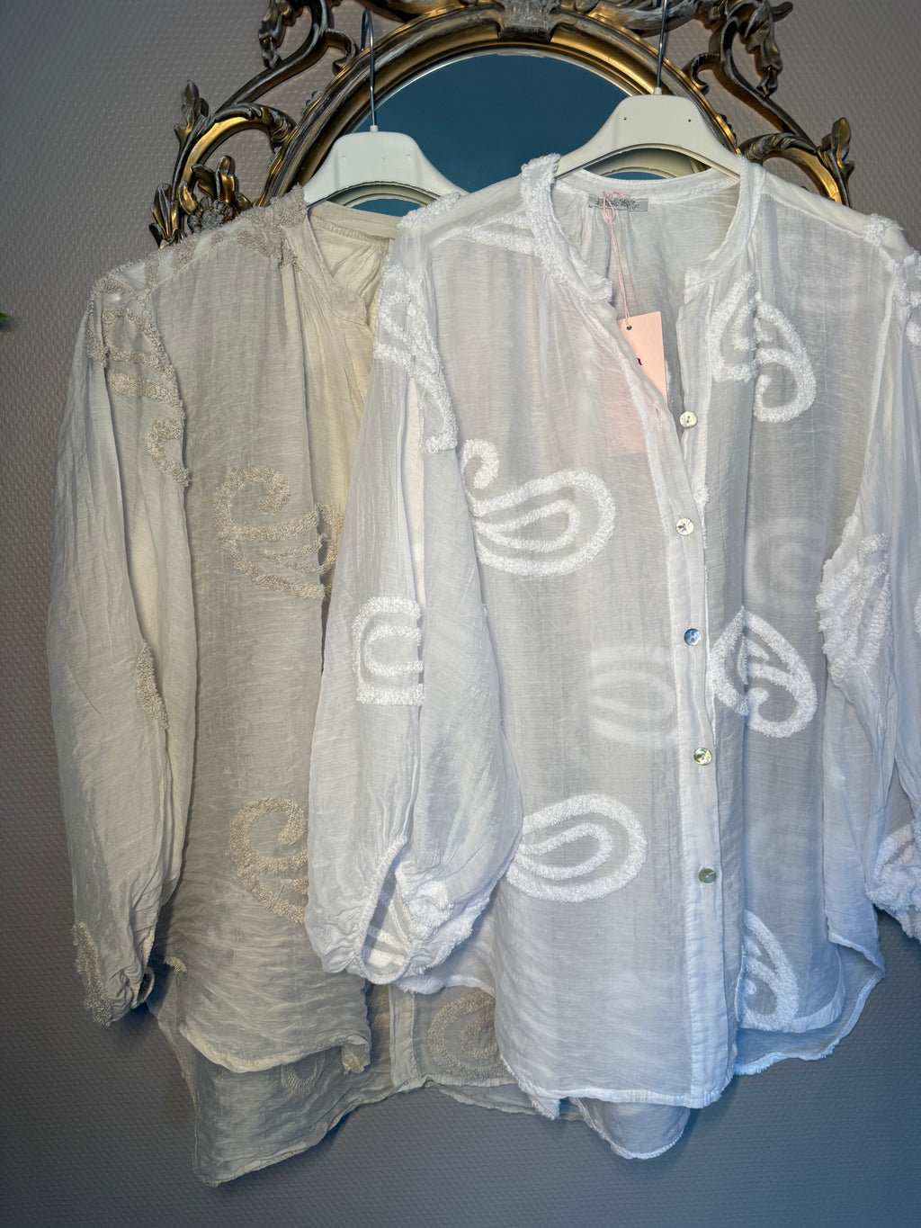 Luftige Bluse mit edlen Details