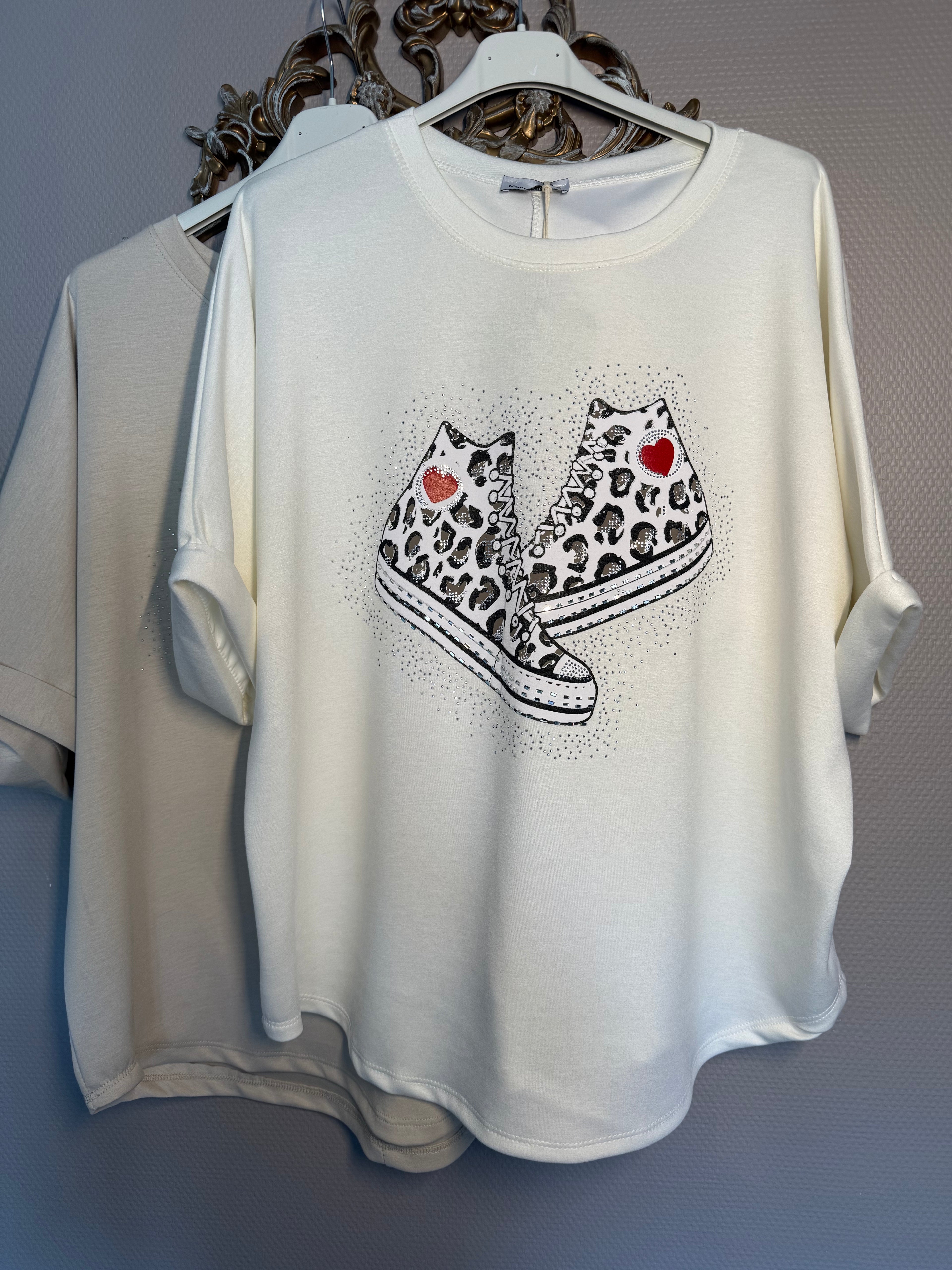Sneaker Shirt Leo– Trendy & modern
