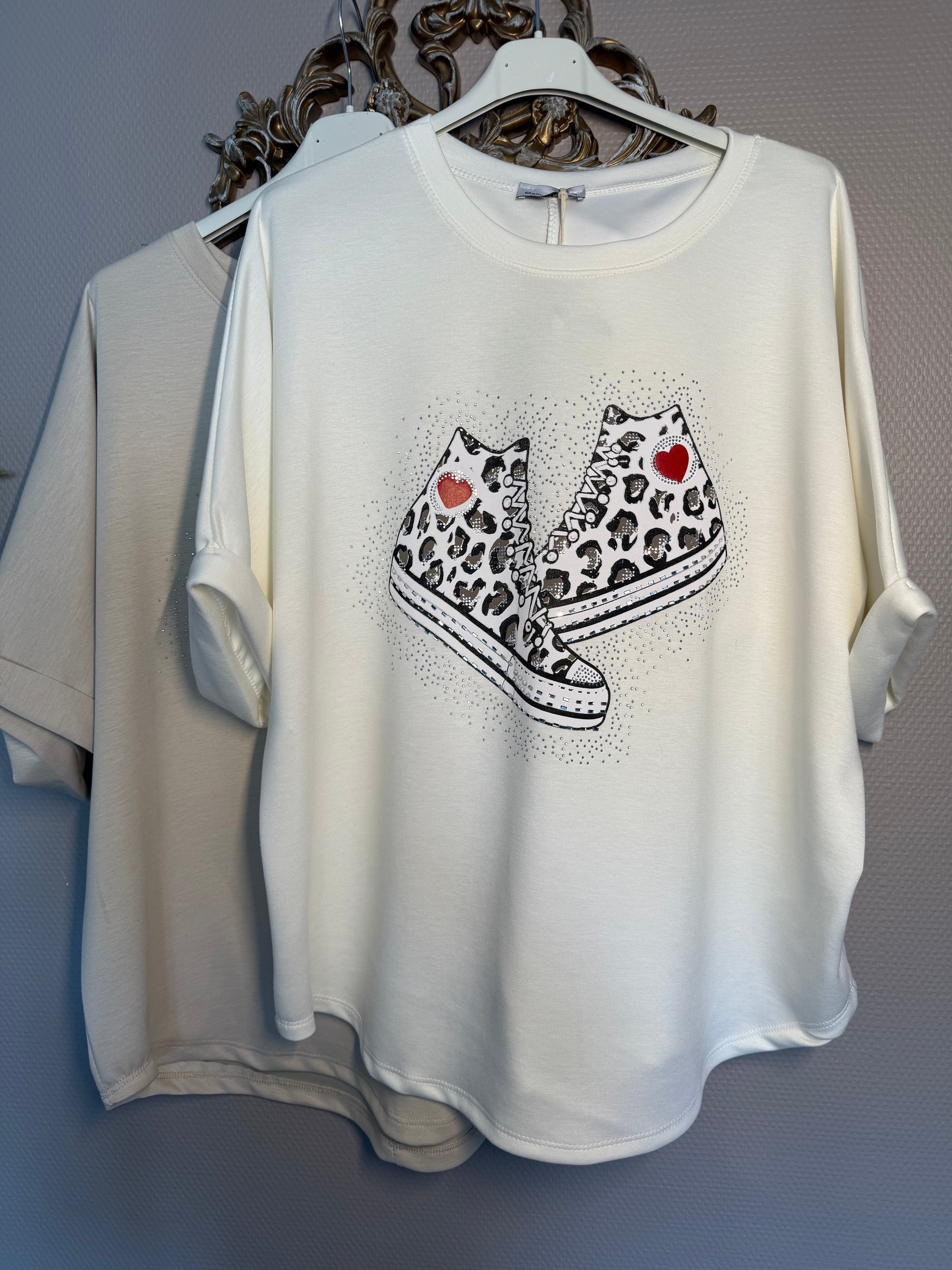 Sneaker Shirt Leo– Trendy & modern