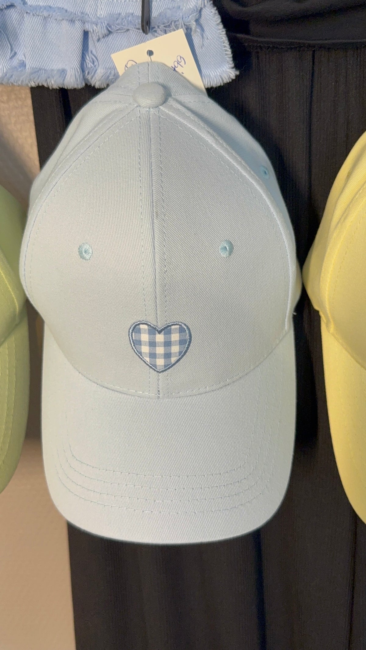 Cap mit Herz, Detail, lässig, feminin und perfekt für jeden Tag