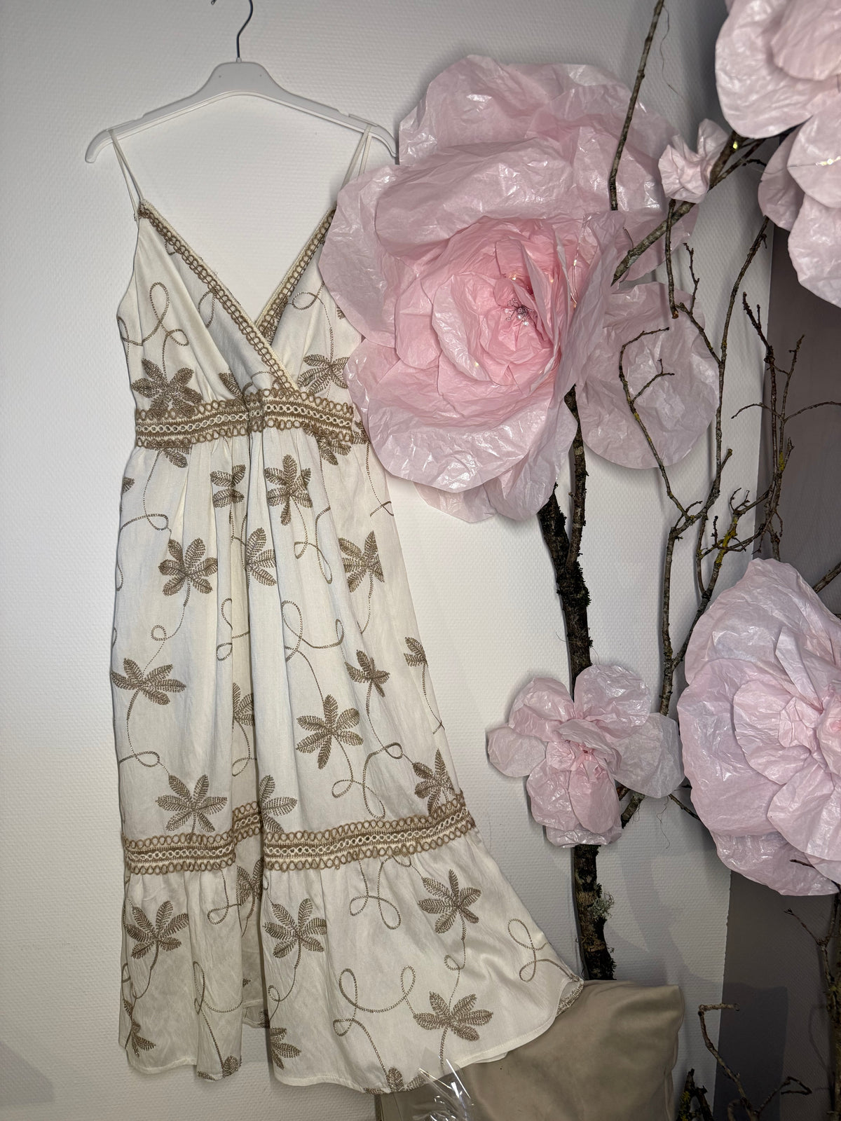 Romantisches Sommerkleid mit Stickerei