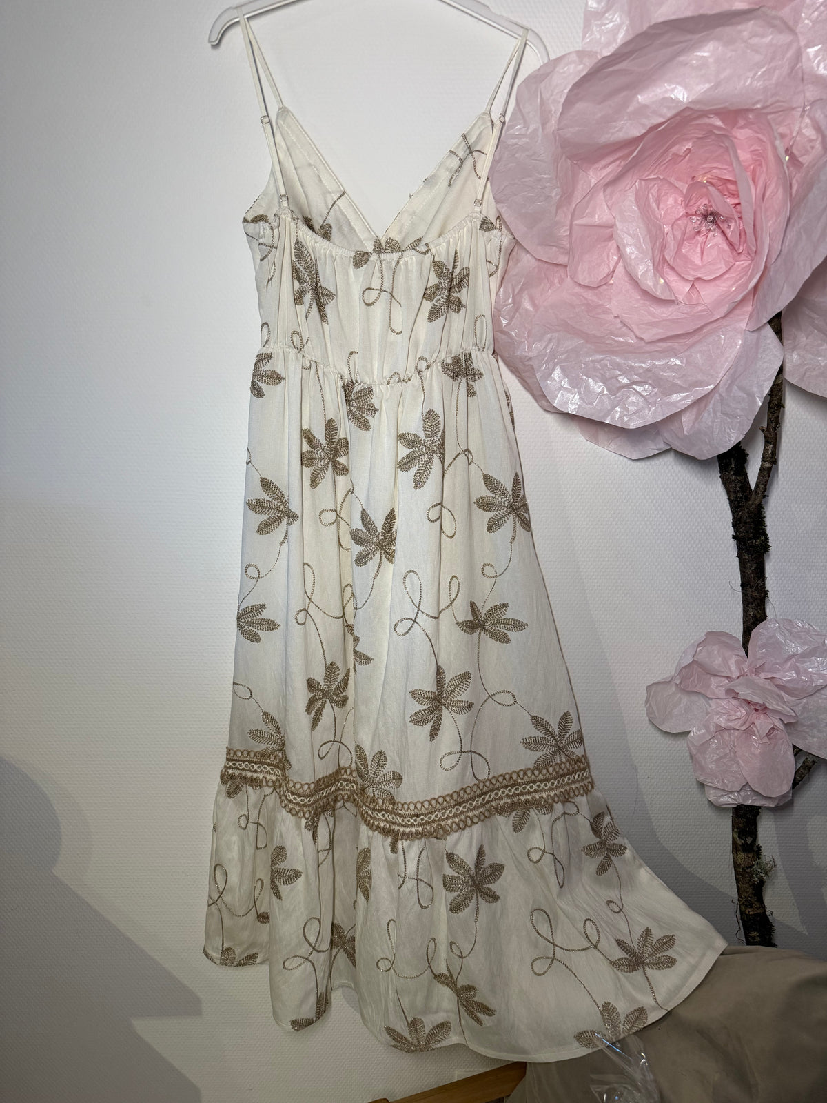 Romantisches Sommerkleid mit Stickerei