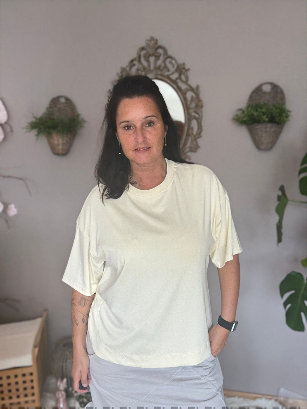 Locker fallendes Basic Shirt in soften Gelb Ton