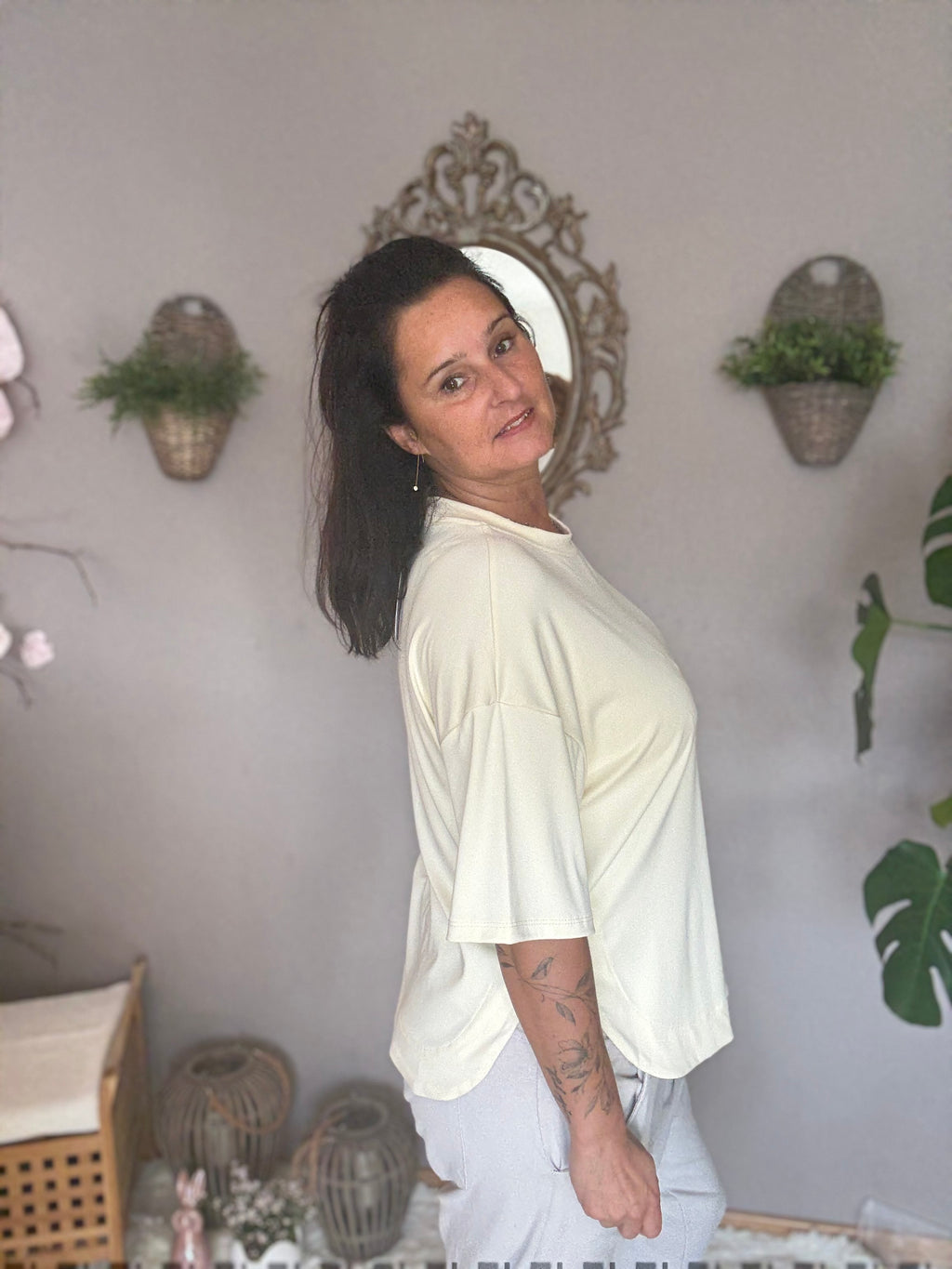 Locker fallendes Basic Shirt in soften Gelb Ton