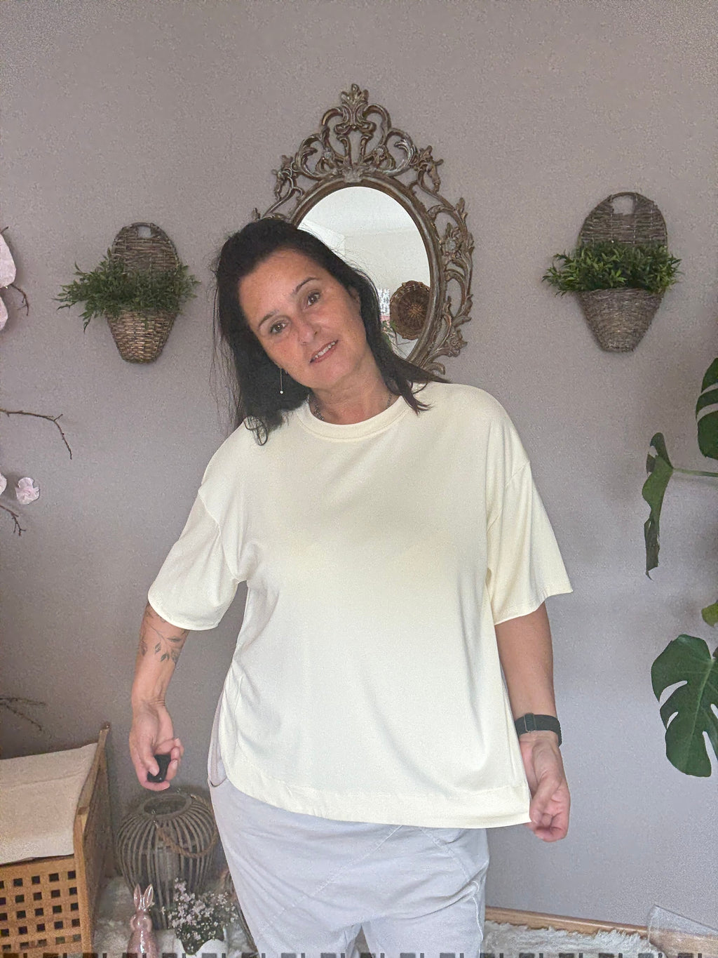 Locker fallendes Basic Shirt in soften Gelb Ton